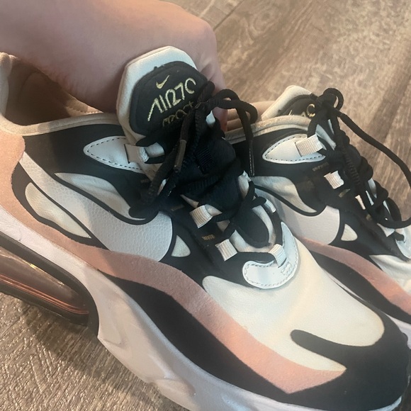 Women’s Nike Air Maxes Size 8 - Picture 3 of 4